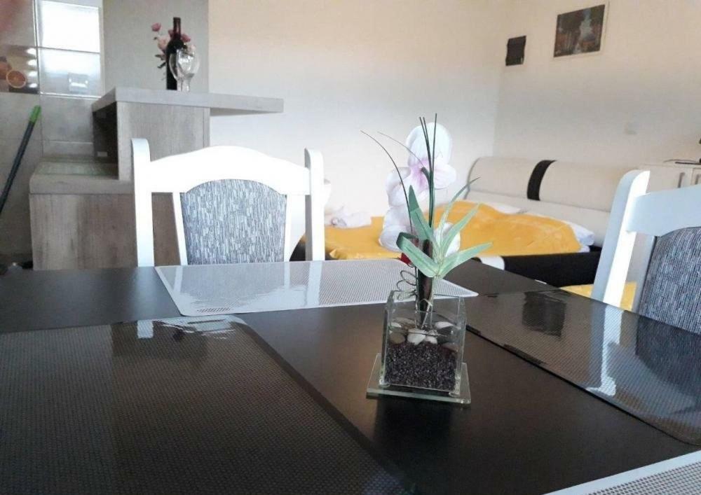 Apartment Iva Bijela Exterior photo